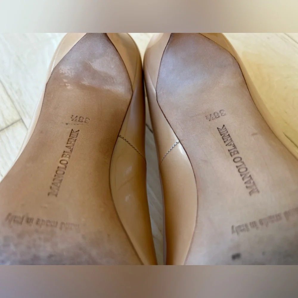 Manolo Blahnik Nude BB 105 Patent Leather Pointed Toe Pumps Size 8 1/2 (38.5 EU)